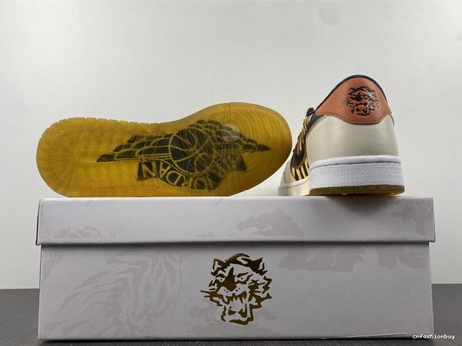 OG DH6932-100 Low of 1 Year Tiger the Air Jordan 0720